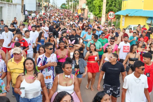 Rolinhas do Coronel levam multidão ao Carnaval de Rua de Brasileia