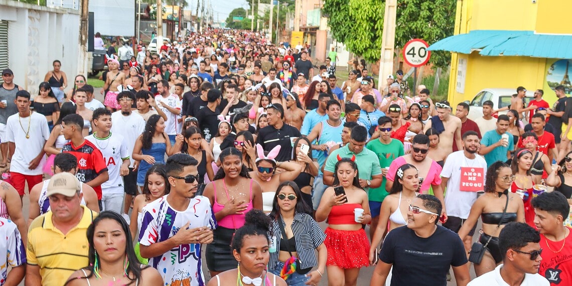 Rolinhas do Coronel levam multidão ao Carnaval de Rua de Brasileia
