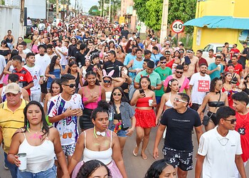 Rolinhas do Coronel levam multidão ao Carnaval de Rua de Brasileia