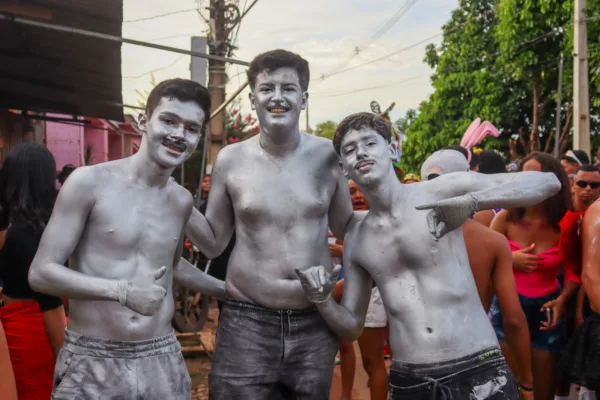 Rolinhas do Coronel levam multidão ao Carnaval de Rua de Brasileia