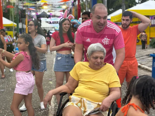 Foliões começam a lotar a Passarela do Samba na 4ª noite de Carnaval em Rio Branco; FOTOS