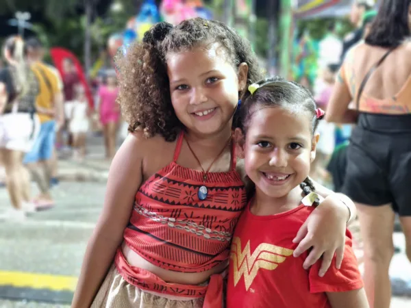 Foliões começam a lotar a Passarela do Samba na 4ª noite de Carnaval em Rio Branco; FOTOS