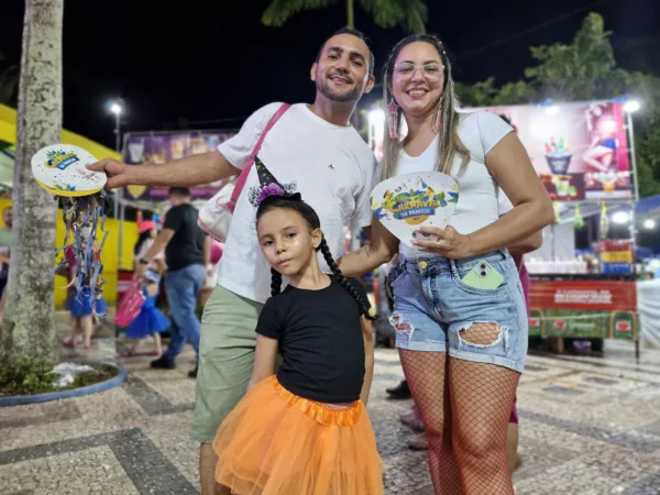 Foliões começam a lotar a Passarela do Samba na 4ª noite de Carnaval em Rio Branco; FOTOS