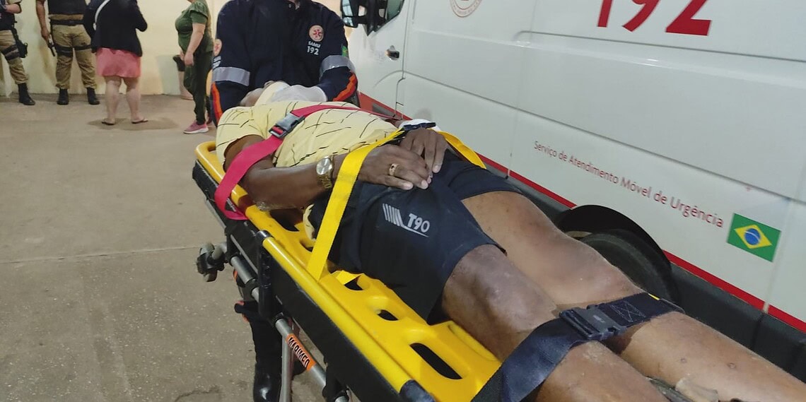 Motociclistas ficam feridos em colisão no bairro Bosque, em Rio Branco