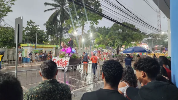 Carnaval da Família: confira a imagem das apresentações dos blocos Sambase e Sem Limite