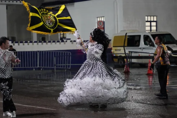 6 é D+ e Unidos do Fuxico fecham apresentações dos blocos carnavalescos