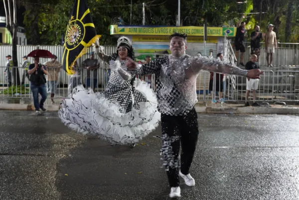 6 é D+ e Unidos do Fuxico fecham apresentações dos blocos carnavalescos