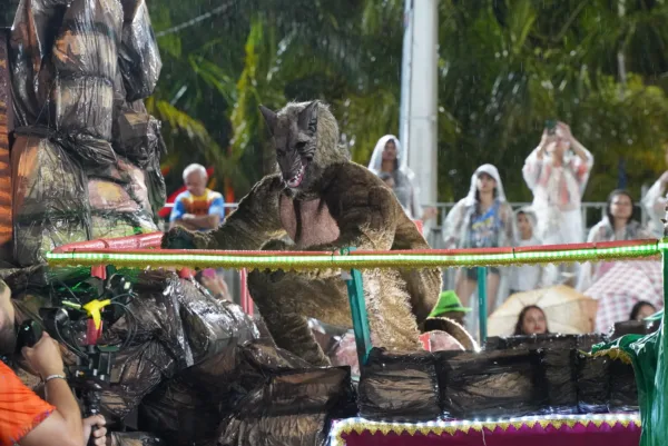 6 é D+ e Unidos do Fuxico fecham apresentações dos blocos carnavalescos