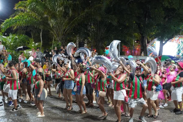 6 é D+ e Unidos do Fuxico fecham apresentações dos blocos carnavalescos