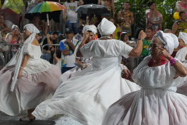 6 é D+ e Unidos do Fuxico fecham apresentações dos blocos carnavalescos