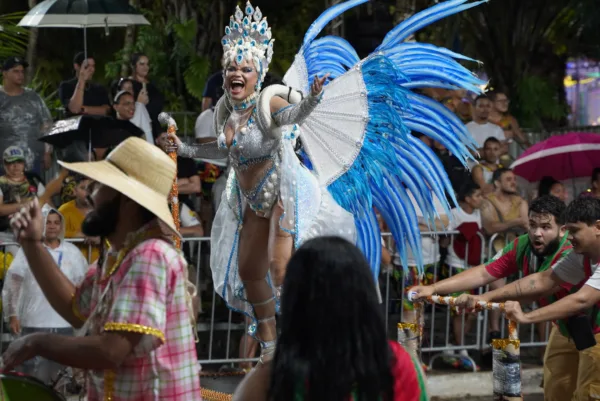 6 é D+ e Unidos do Fuxico fecham apresentações dos blocos carnavalescos