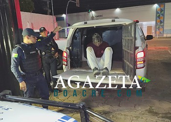 Assaltante invade carro de aplicativo para fugir, mas é preso pela PM em Rio Branco