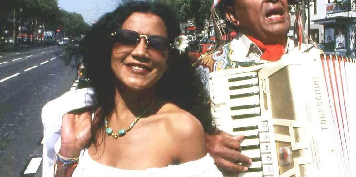 Nazaré Pereira e Luiz Gonzaga nas ruas de Paris, em 1982. Foto: cedida