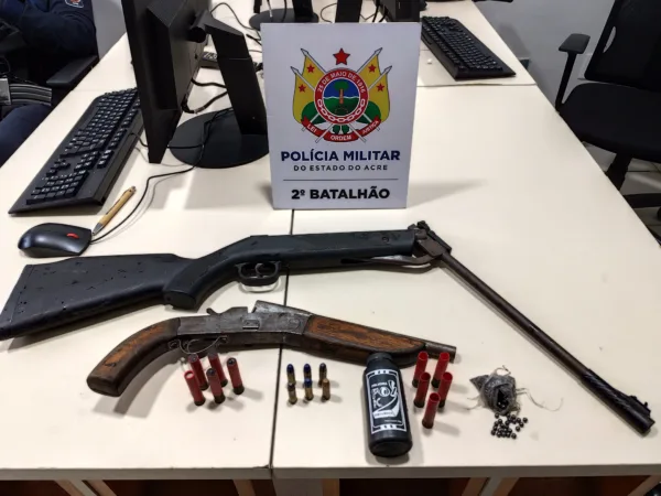 Força Tática do 2º BPM prende homem com armas e munições no Praia do Amapá