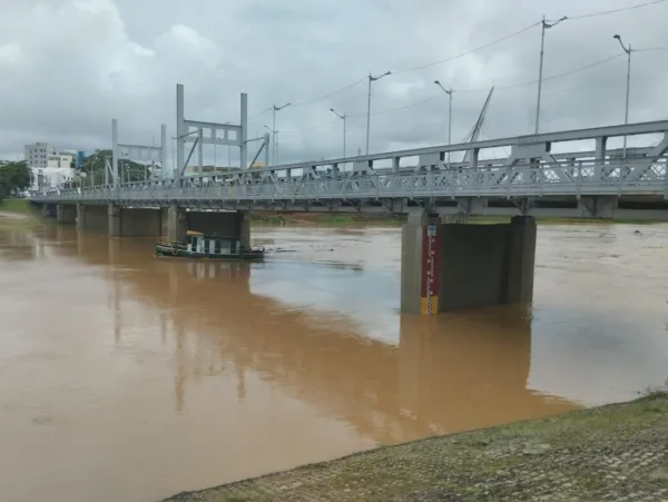 Rio Acre sobe mais de um metro em 24 horas e se aproxima da cota de alerta em Rio Branco