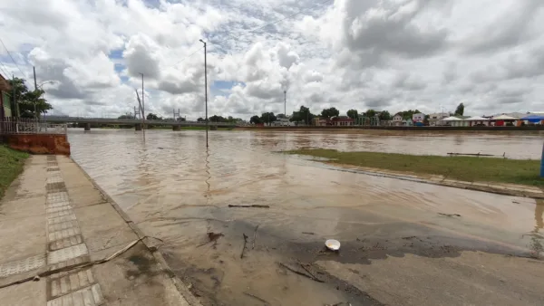 Rio Acre transborda em Rio Branco e marca 14,06 metros, diz Defesa Civil