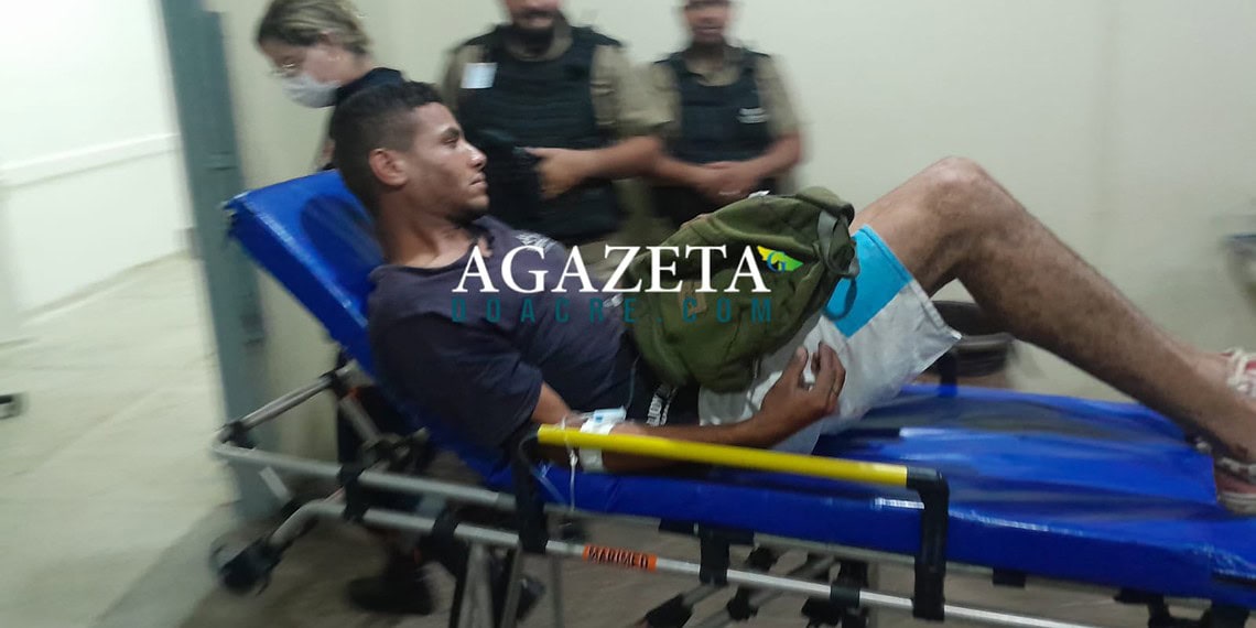 Homem é esfaqueado e cai em frente a igreja durante vigília em Rio Branco