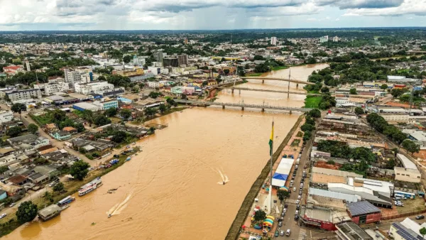 Câmara de Rio Branco aprova projeto que proíbe uso recreativo de jetskis e lanchas durante enchentes