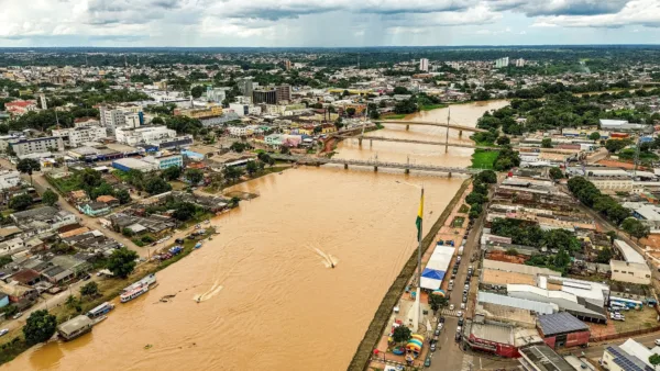 Nível do Rio Acre segue subindo e mais de 50 pessoas já tiveram que deixar suas casas em Rio Branco