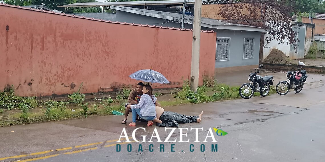Motociclista é arremessado após colisão com poste em Rio Branco