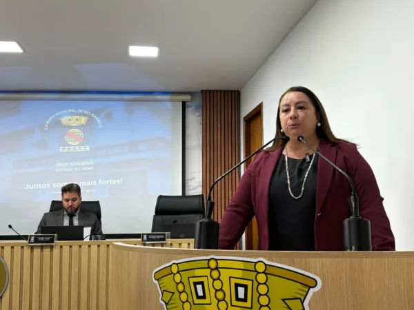 Elzinha pede que vereadores usem gravata rosa em sessão solene em alusão ao Mês da Mulher