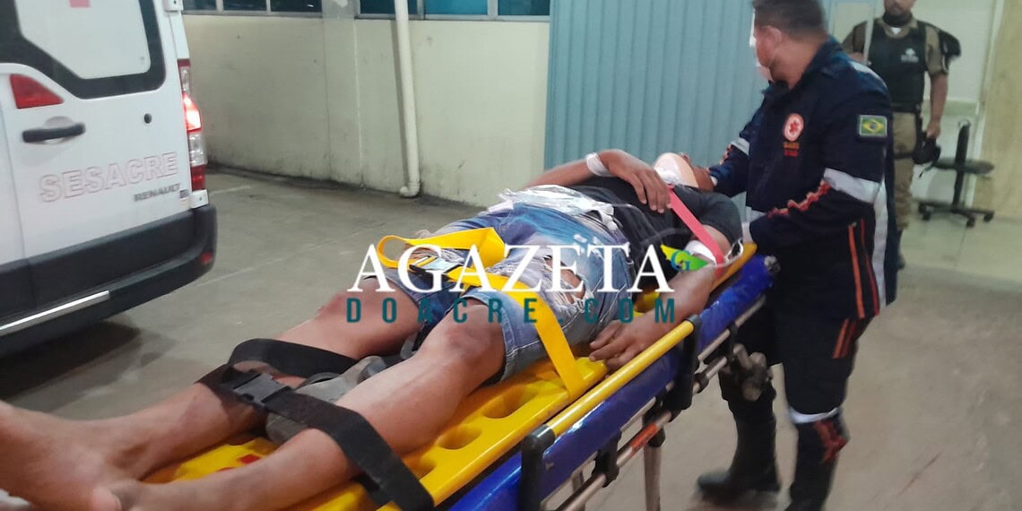 Entregador cai de moto ao desviar de gato e sofre fratura em Rio Branco
