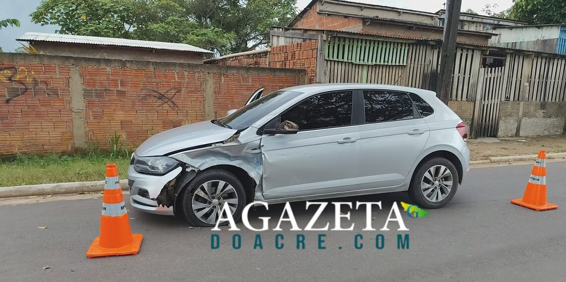 Motociclista perde o controle em curva e se choca contra carro em Rio Branco