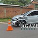 Motociclista perde o controle em curva e se choca contra carro em Rio Branco