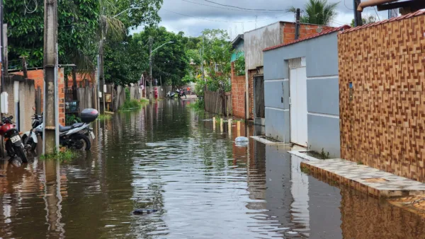 Moradores enfrentam drama com cheia do Rio Acre em Rio Branco