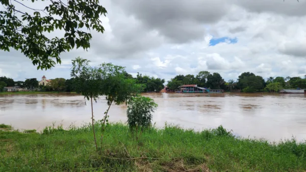 Moradores enfrentam drama com cheia do Rio Acre em Rio Branco