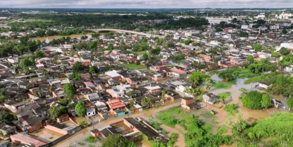 FOTOS: Rio Acre se aproxima dos 16 metros e mais de 800 pessoas já tiveram que deixar suas casas em Rio Branco