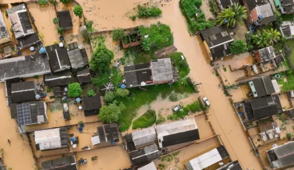 FOTOS: Rio Acre se aproxima dos 16 metros e mais de 800 pessoas já tiveram que deixar suas casas em Rio Branco