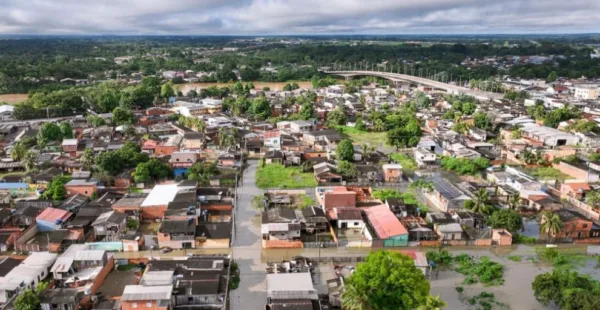 FOTOS: Rio Acre se aproxima dos 16 metros e mais de 800 pessoas já tiveram que deixar suas casas em Rio Branco