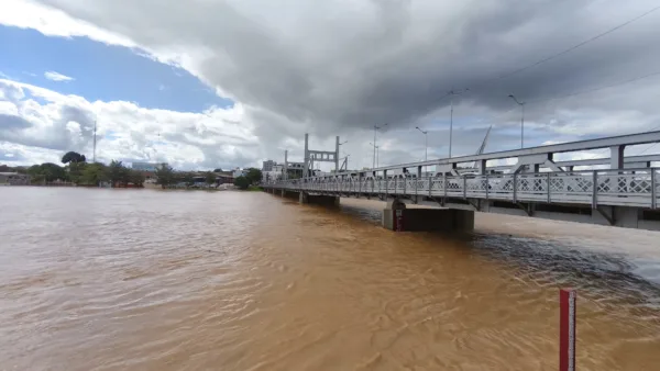 Nível do Rio Acre segue subindo na capital e se aproxima dos 16 metros