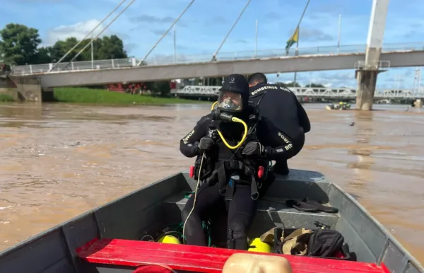 Corpo de Bombeiros entra no 4º dia de buscas por jovem desaparecido no Rio Acre