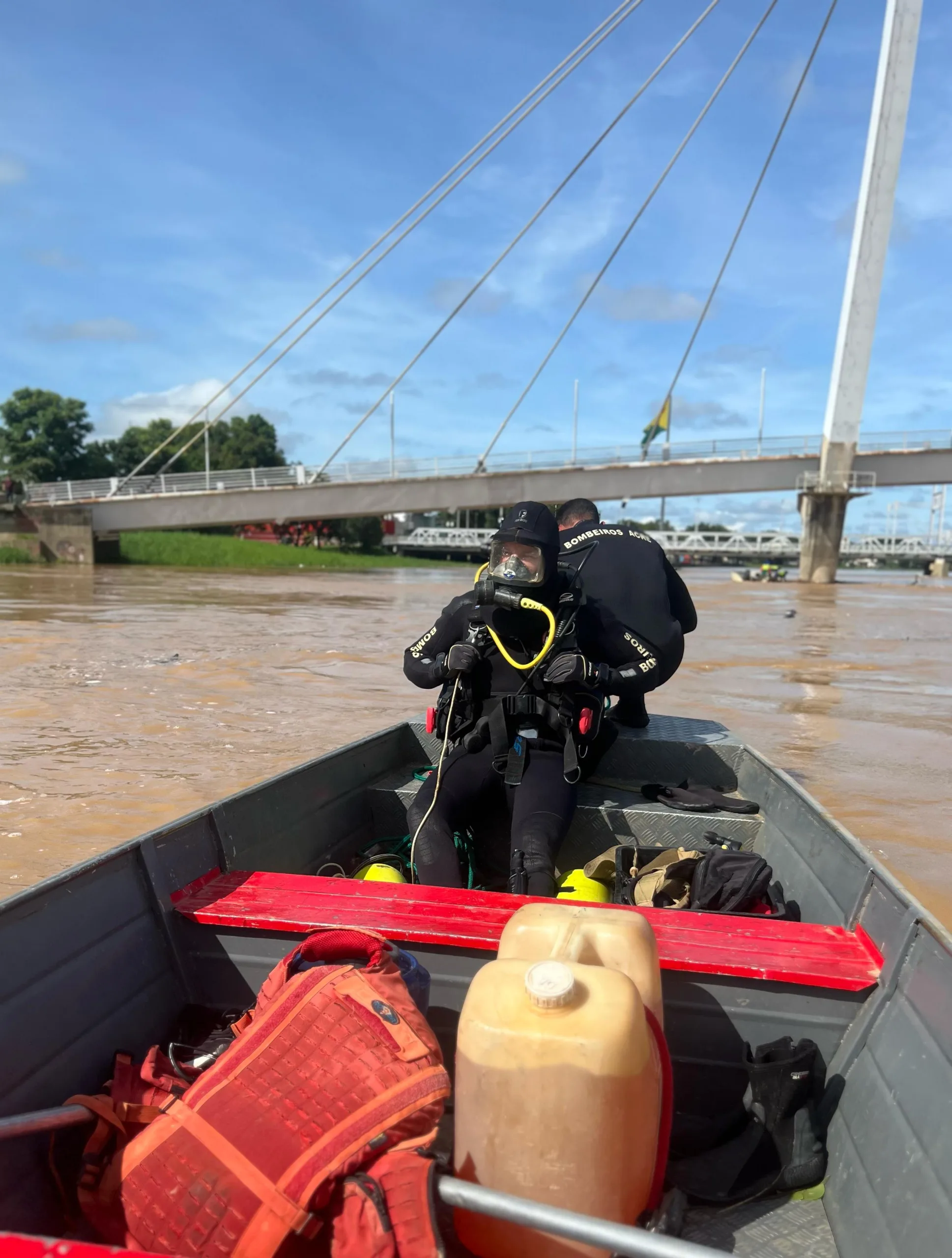 Jovem de 18 anos desaparece ao pular nas águas do Rio Acre durante enchente em Rio Branco