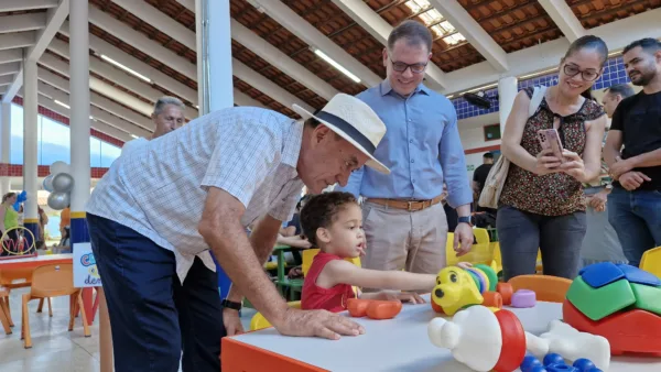 Apesar da enchente do Rio Acre, Bocalom dá início ao ano letivo da rede municipal