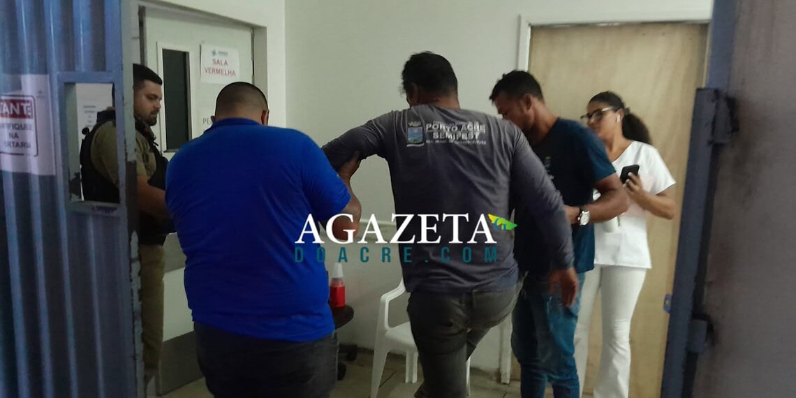 Trabalhador fica ferido após vergalhão atravessar seu pé durante roçagem no Acre