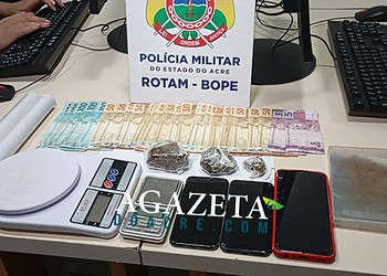 Trio é preso embalando drogas após forte cheiro de maconha chamar atenção da polícia em Rio Branco