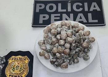 Mulher é presa tentando entrar com 95 trouxinhas de maconha em presídio no Acre