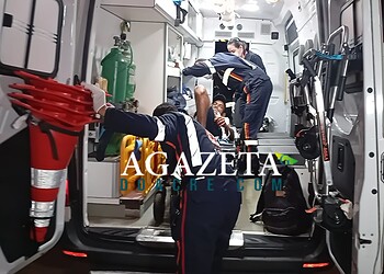 Homem é ferido com facada no peito em via pública e pede ajuda em estacionamento de supermercado