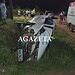 Mulher flagra marido com suposta amante, joga carro contra moto e tomba veículo em Rio Branco