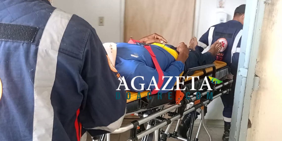 Capotamento na BR-317 deixa dois feridos; uma das vítimas foi arremessada do veículo