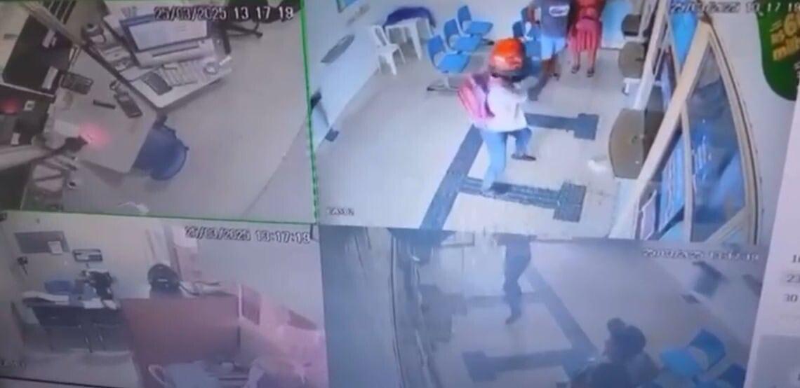 VÍDEO: Criminoso atira contra vidro de lotérica e rouba celular de clientes no Acre