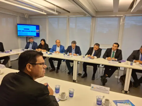 Bocalom discute reforma tributária, impostos e novas exigências para municípios em reunião da CNM