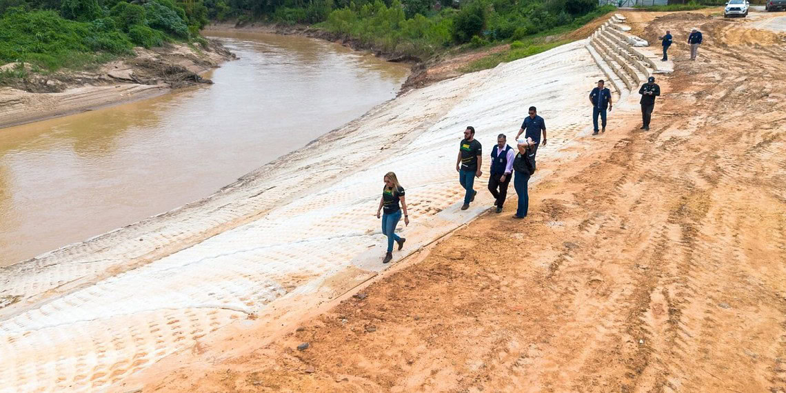 Orla do Rio Acre ganha forma com tecnologia de bolsacreto. Foto: Luy Andriel/Deracre