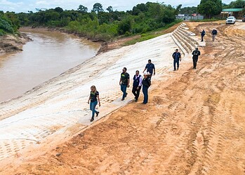 Orla do Rio Acre ganha forma com tecnologia de bolsacreto. Foto: Luy Andriel/Deracre