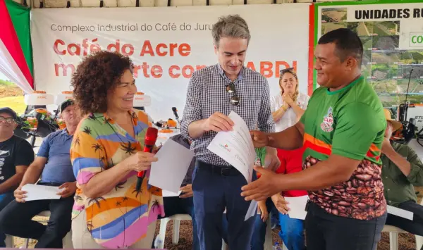 ABDI e Instituto Amazônia+21 entregam secadores suspensos para produtores de café no Juruá