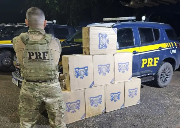 PRF apreende mais 4 mil maços de cigarros e soma 12,5 mil em menos de 24 horas no Acre