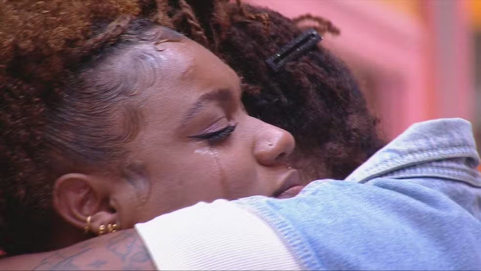 Choro de Thamiris e abraço em Vitória Strada marcam Eliminação de Camilla no BBB 25 — Foto: Globo